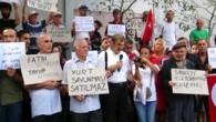 Kendilerini “Haliç Dayanışması Bileşenleri” olarak tanıtan yaklaşık 50 kişilik grup, Kasımpaşa Camialtı Tersanesi önünde bir araya gelerek ‘Haliçport Projesi’ni’ protesto etti. Ellerinde, “Tersaneler vatandır, vatan satılmaz”, “Kasımpaşalıyız tersaneliyiz, tersanenin değerini sizden iyi biliriz” yazılı pankartlar açan grup, “Bu daha başlangıç […]