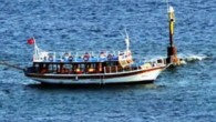Alanya’da faaliyet gösteren tekneciler, sezonun kötü geçmesinden dert yanıyor. İlçeye gelen turistlerin para harcamadığını belirten tekneciler, nisan, mayıs ve haziran aylarının kendileri için ölü geçtiğini belirtti. Küçük tekne sahipleri de turistlerin para harcamadığını dile getirdi. Alanya Yatçılar Kooperatifi Başkanı Yusuf […]