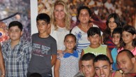 Ayşegül Dinçkök’ün Endonezya’nın Sulawesi adasındaki eşsiz sualtı dünyasını ve canlılarını yansıttığı fotoğraflarından oluşan ve sergilendiği her şehirde büyük ilgi gören ‘Derin Tutku Sergisi’ Van’dan sonra şimdi de Hatay’ın Arsuz İlçesi’nde 17 Ağustos’ta özel bir davetle açıldı. Davete Hatay Yerel yönetiminin […]