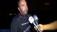 video Marmara depreminin merkez üssü Gölcük’ün Değirmendere sahilinde hayatını kaybedenler çeşitli etkinliklerle anıldı. Değirmendere Sualtı Sporları Topluluğu, depremin 14. yıldönümünde deniz altında kalan enkaza dalış yaptı. Değirmendere sahili, 17 Ağustos depreminde sular altında kaldı. Depremle birlikte kıyıda bulunan otel, restoran, […]