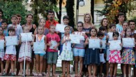 Yüzme eğitimine katılan ve başarıyla tamamlayan çocuklar madalya ve sertifikalarını Belediye havuzunda düzenlenen törenle aldı. Ailelerin ve belediye spor kulübü eğitmen ve yöneticilerinin katıldığı tören oldukça güzel geçti. Minik kulaçlar madalya ve sertifika taktim törenin ardından bol bol hatıra fotoğrafı […]