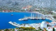 Marmaris’in Bozburun beldesindeki gümrük kapısından aynı anda 12’den fazla yolcu taşıyan tekne ve ticari gemilerin giriş yapmasına izin verilmediği için, komşu adalardaki Yunanlı turistler gelemiyor. Bozburun Belediye Başkanı Cemil Şener, Nisan 2010’da açılan Bozburun Deniz Hudut Kapısı’nın özellikle yatlara yoğun […]