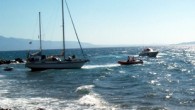 Muğla’nın Bodrum İlçesi’nden İzmir’e gitmek üzere açıldıkları 10 metre uzunluğundaki yatları karaya oturan Rus çift ölümden döndü. Ali Hoca Burnu yakınlarında motor arızası yapıp fırtınanın da etkisiyle karaya sürüklenen ve parçalanmak üzere olan yatı Sahil Güvenlik ekipleri kurtardı. Rusya vatandaşı […]