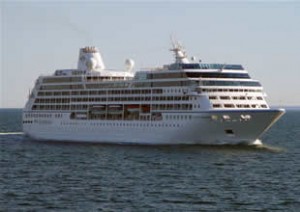 Kos Limanı’na olumsuz hava şartları dolayısıyla yanaşamayan yolcu gemisi “Azamara