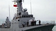 Suriye krizi nedeniyle Rus, İsrail, ABD ve Avrupa ülkelerine ait donanmaların adeta cirit attığı Akdeniz’e Gölcük’ten de Türk denizaltı ve fırkateynleri gidiyor. Vatan’dan Gazetesi’nin haberine göre, Kara ve Hava unsurlarının yanı sıra Deniz Kuvvetleri Komutanlığı da ‘Suriye alarmı’ verdi. Suriye’de yaşanan […]