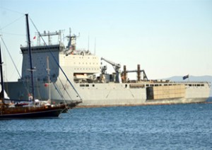 İngiliz savaş gemisi “Mounts Bay” Bodrum’a geldi. İngiliz savaş gemisi
