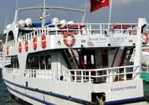Kuşadası’ndan Yunanistan’nın Sisam Adası’na sefer düzenleyen Türk feribotuna, “bilet satış