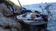 Muğla’nın Datça İlçesi’nde, tekneleri fırtınada sürüklenerek kayalıklara çarpan üç İngiliz denizci ölümün eşiğinden döndü. Üç İngiliz, Sahil Güvenlik, Jandarma ve AKUT ekipleri tarafından yaklaşık 14 saat sonra kurtarıldı. Yunanistan’ın Simi Adası’ndan Kos Adası’na gitmek üzere, dün saat 16.00 sıralarında ‘Concorde […]