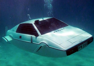 James Bond filmindeki denizaltıya dönüşen araba, açık artırmada 550 bin