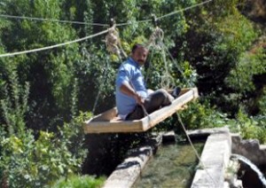 Hakkarili İdris Çallı, hem balık hem de elektrik üreten ilginç