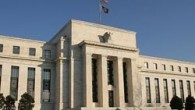 FED piyasaları şaşırtan bir kararla tahvil alım miktarında azaltıma gitmedi. FED Eylül 2012’den beri aylık 85 milyar dolarlık tahvil alım programını uyguluyordu. Bu programla birlikte gelişmekte olan ülkeler ve Türkiye’ye sermaye akımı hızlanmıştı. Kararın ardından piyasalarda hareketlilik yaşandı. Dolar diğer […]
