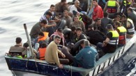 Beykoz, Riva Sahili’nde karaya vurmuş bir teknenin içindeki 67 mülteci jandarma ekipleri tarafından yakalandı. Teknenin sürüklenmeye başladığı ve karaya oturduğu öğrenildi. Edinilen bilgiye göre olay saat 15.00 sıralarında meydana geldi. Kilyos Kumköy’den 67 mülteciyi alarak, Romanya’ya götüren Club Ada isimli […]