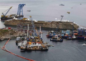 İtalya’nın Giglio Adası açıklarında 20 aydır yan yatan Costa Condordia