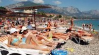 Ağustos ayında yabancı ziyaretçi sayısında artış yeniden çift haneli seviyeye yükseldi. Turizm Bakanlığı’nın verilerine göre Türkiye’ye gelen yabancı ziyaretçi sayısı Ağustos’ta geçen yıl aynı döneme göre yüzde 10.64 artışla 4.95 milyon kişi oldu. Turist sayısı ilk sekiz ayda geçen yılın […]