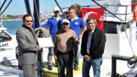 Yalova Gıda Tarım ve Hayvancılık İl Müdürlüğü Su Ürünleri bünyesine kattığı tekne ile denizlerde artık daha etkili denetim yapacak. Eski adı Dede Yadigarı olan tekne bundan sonra balık yerine kaçak avcıların peşine düşecek. Yalova Gıda Tarım ve Hayvancılık İl Müdürlüğü […]