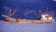 Anafarta isimli kum kosteri Karadeniz’de batıyor Savaş Denizcilik Şirketine ait bin 607 DWT’luk Anafarta isimli kum kosteri Riva’nın 10 mil açıklarında BATIYORUZ diye acil yardım istedi. 74 metre boyunda, 11 metre genişliğinde olan Türk bayraklı Anafarta isimli kum kosterinde 7 […]