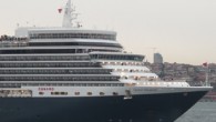 M/S Queen Elizabeth, Karaköy’e demir attı Cunard Line bünyesinde bulunan 294 metre boyunda 32 metre genişliğinde 2547 yolcu kapasiteli Queen Elizabeth isimli kruvaziyer gemisi, Kıyı Emniyeti Genel Müdürlüğü’ne ait römorkörler yardımı ile İstanbul Karaköy İskelesine yanaştı. 2500 yolcusu ve 1000’i […]