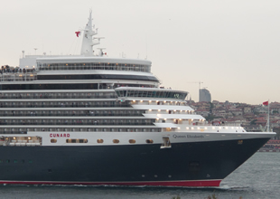M/S Queen Elizabeth, Karaköy’e demir attı Cunard Line bünyesinde bulunan