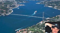 Dünyayı Birleştirmek Projesi” kapsamında geldiği Türkiye’de İstanbul Boğazı’nı yüzerek geçme hedefini gerçekleştiren Arjantinli sporcu, Anadolu yakasında Kanlıca İskelesi’nden suya girip, Avrupa yakasında Emirgan İskelesi’nden kıyıya çıktı. Matias Ola’nın İstanbul Boğazı’nı yüzerek geçişi sırasında gemi trafiği durdurulurken, kendisine de Sahil Güvenlik […]