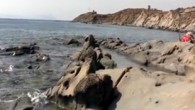 Saros Körfezi’nin Gelibolu Yarımadası kıyısındaki Büyük Kemikli Burnu’nda, dalgalar ve kuvvetli rüzgarın aşındırdığı kayalar, bazı hayvanların figürünü andırıyor. Dünyada kendi kendine temizleyebilen ender bölgelerden biri olan Saros Körfezi’nin Gelibolu Yarımadası kıyısı, Çanakkale Savaşlarına tanıklık etmiş tarihi yapısı, doğası, denizi ve […]