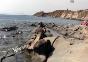 Saros Körfezi’nin Gelibolu Yarımadası kıyısındaki Büyük Kemikli Burnu’nda, dalgalar ve