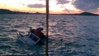 İtalya’da kaçak göçmenleri taşıyan bir tekne Conigli Adası yakınında battı. Olayda en az 50 kişi öldü. Yaklaşık 500 kişi taşıdığı belirtilen tekneden şu ana kadar 120 kişinin karaya çıkarıldığı açıklandı. Teknenin, Lampedusa Adası yakınındaki Conigli Adası’na yarım deniz mili (yaklaşık […]