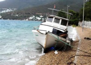 Muğla’nın Bodrum İlçesi’nde etkili olan fırtına, özellikle yarımadanın kuzeyindeki beldelerde