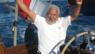 Bir deniz adamını yelkenleri dolupta, koca deryalar üzerinde kelebekler gibi uçunca böyle keyifleniyor. Selam olsun doğanın sonsuz enerjisini kendi lehine kullanma becerisini göstrebilen sevgi dolu yüreklere. Foto Domenico Romeo 2010 Bodrum Cup. AKSONA Mehmet