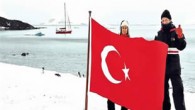 Türkiye, Antarktika’da araştırma merkezi kurmak için çalışmalara başladı. Bölgede uydu takibi, iklim araştırmaları ve çeşitli testler yapılacak Türkiye, hiçbir ülkenin hak sahibi olmadığı Antarktika’da “Ben de varım” demeye hazırlanıyor. ABD’nin 1500 kişilik bir üssünün bulunduğu Antarktika’da, 29 ülkeye ait 101 […]