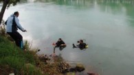 Sualtı dalgıçları, bir aydır kayıp olan Hüseyin Sarı’nın motosikletinin dün Rauf Denktaş Asma Köprü’nün yakınlarında kaybolması üzerine ırmakta arama yaptı. Soğuk havada 90 dakika arama yapan sualtı polisleri, ırmak kenarında balık tutarken düşme ihtimaline karşı kenarda ve su içinde geniş […]