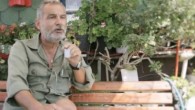 4 yaşında Büyükada’ya taşınmasıyla başladı deniz tutkusu. 14 yaşında edindiği zıpkınla denize dalıp balık yakalarken denizin dibindeki güzelliğin farkına vardı… 1970′li yıllardaki teknoloji yetersizliği bu tutkusunu yaşamasına engel olmadı. Gece dalabilmek için sirke şişesinden fener yaptı, dalış elbisesi alabilmek için […]