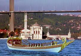 İstanbul Büyükşehir Belediye Başkanı Kadir Topbaş, Haliç’teki sandalları Osmanlı dönemindeki
