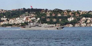 Rus donanmasına ait iki gemi Çanakkale Boğazı’ndan geçti. Sabah saatlerinde