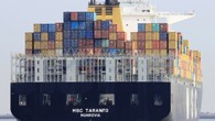 Yunanistan’dan İstanbul’a giden 366 metrelik dev geminin geçişi nedeniyle Çanakkale Boğazı tek yönlü transit gemi geçişlerine kapatıldı. Liberya bandıralı “MSC Taranto” adlı konteyner gemisi, Çanakkale Boğazı’ndan geçti. Yunanistan’ın Pire Limanı’ndan İstanbul’daki Ambarlı Limanı’na konteyner taşıyan 366 metre uzunluğundaki, 153 bin […]
