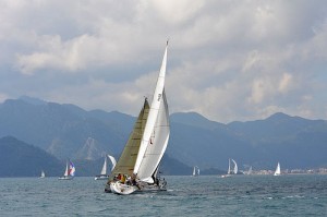 ERGO-MIYC Kış Trofesi Yelkenli Yat Yarışları’nın üçüncü ayağı, Marmaris’te başladı.