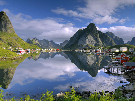 Takımadalardan oluşan Lofoten, kruvaziyer turizmine de hizmet ediyor. Her yıl