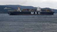 Çanakkale Boğazı, Panama bandıralı “MSC Emanuela” adlı dev konteyner gemisinin geçişi nedeniyle tek yönlü transit gemi trafiğine kapatıldı. İstanbul Ambarlı Limanı’ndan Yunanistan’ın Pire Limanı’na giden 366 metre uzunluğunda ve 151 bin 559 groston ağırlığındaki geminin, Çanakkale Boğazı’ndan geçişine, güvenlik amacıyla […]
