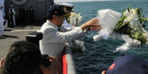 Türkiye’nin Tokyo Büyükelçisi Serdar Kılıç ve fırkateynin battığı ilçe Kuşimoto’nun
