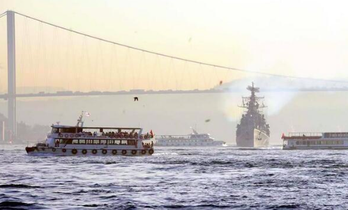 Amerikan savaş gemilerinin Karadeniz’e yönelmesinin ardından, Rus savaş gemileri de