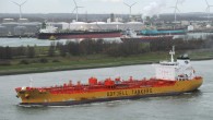Denize sintene boşaltan Singapur merkezli Odfjell Şirketine ait M/T BOW LIND isimli kimyasal tankere, bir milyon 200 bin dolar ceza kesildi. Ayrıca geminin denizi kirlettiği bölgede yapılacak projelere 300 bin dolar finans sağlamasına karar verildi. ABD görülen davada, Ekim-2011 ile […]