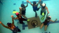 İzmirli su perileri, kırılması güç bir rekora imza atarak üst üste 9. kez “gol yemeden” Türkiye şampiyonu oldu. Ege Üniversitesi Sermed Akgün Kapalı Olimpik Yüzme Havuzu’nda düzenlenen ve 10 kulüpten 9 erkek ve 5 bayan takımının katıldığı Türkiye Şampiyonası’nda Boğaziçi […]