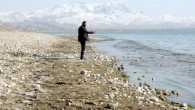   Van Yüzüncü Yıl Üniversitesi Edebiyat Fakültesi Coğrafya Bölümü Öğretim Üyesi Doç. Dr. Faruk Alaeddinoğlu, Türkiye’nin en büyük gölü olan Van Gölü’nün bazı yerlerinde 10 ile 15 metre arasında değişen çekilmeler olduğunu söyledi.  Türkiye’nin batı bölgesinde içme ve sulama suyu […]