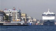 Dünya Gazetesi yazarı Ceylan’ın yazısını aktarıyoruz: Türkiye geçen yıl deniz turizminden 6.4 milyar dolar kazandı. Bu da Türkiye’nin turizm gelirlerinin yaklaşık yüzde 20’sine denk geliyor. Yani geçen yıl kruvaziyerlerle gelen 2 milyon 250 bin turist, Türkiye turizm gelirinin her 5 […]