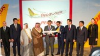 Pegasus, 26 Mart’ta ilk uçuşunu gerçekleştirdiği Kuveyt hattının resmi açılışını şirketin Yönetim Kurulu Başkanı Ali Sabancı’nın ev sahipliğinde, Cumhurbaşkanı Abdullah Gül’ün katılımı ile gerçekleştirdi. Pegasus Hava Yolları, Kuveyt’i 7 Mayıs’a kadar haftanın 4 günü sonrasında haftanın her günü düzenlenen karşılıklı […]