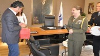 4 günlük ziyaret için Bodrum’a gelen Amerikan Savaş Gemisi’nin USS Carney Komutanı Yarbay Edward Crossman, Bodrum Belediye Başkanı Mehmet Kocadon’u makamında ziyaret etti. Ziyarette, ABD Deniz Piyade Ataşesi Yarbay Tanya M. Murnock, ABD Federal Hükümeti Polisi Turan Öztürkoğlu ile birlikte […]