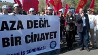 İstanbul Ambarlı Limanı’nda bulunan Kumport’ta pazar günü meydana gelen kazada hayatını kaybeden işçi için bugün limanda bir basın açıklaması yapıldı. Mafi operatörlüğü yapan 6 çocuk babası Selçuk Kemer, pazar günü 02.30’da yaşanan olayda, üzerine gelen Mafi aracını fark etmeyerek altında […]