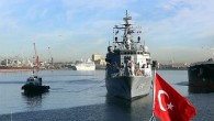 TÜRK Deniz Kuvvetleri, Osmanlı donanmasının 1886’da geçtiği Ümit Burnu’ndan 148 yıllık aradan sonra geçerek Güney Afrika’nın Cape Town Limanına ulaştı. Türk donanması, Güney Afrika açıklarında bulunan Overberg Atış Alanı’nda güdümlü mermi ve top atışları icra ederken Hint Okyanusu’nda, deniz haydutluğu […]