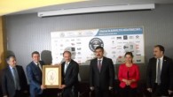 05 Mayıs 2014 Pazartesi – turizmhaberleri.com/haber Merkezi fotoğraf: Yılmaz Parlar “En Kalabalık Van Kahvaltısı ” Rekoru için İstanbul’da gerçekleştirilen basın toplantısına Van Valisi Aydın Nezih Doğan, Van Belediyesi Eş Başkanı Hatice Çoban, Van Milletvekili Mustafa Bilici, Prof Dr Orhan Kural, Üniversite rektörü […]