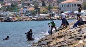 Yenifoça beldemizde, Foça Belediyesi ve çevre gönüllüleri tarafından, kıyı ve