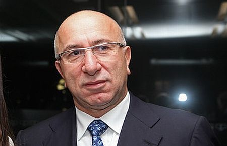 Turgay Ciner’in Park Holding’i UCZ’nin yüzde 60′ını 5 ortağa satıyor.